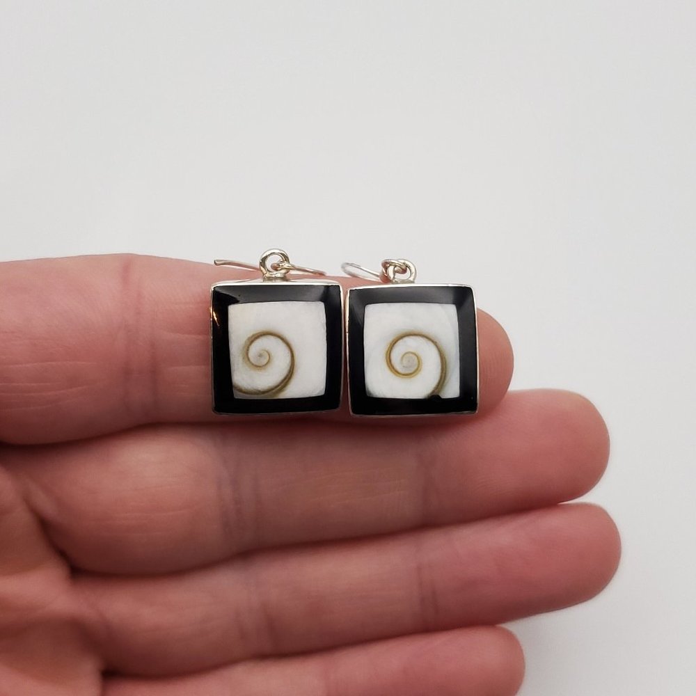 925 Sterling Silver Heavy Swirling Shell And Stone Dangle Earrings